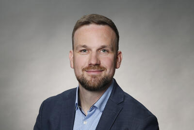 Portraitfoto von Ronny Korbaniak.