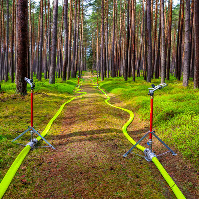 Aufgebaute M&ouml;glichkeit zur Veranschaulichung der Brandbek&auml;mpfung am Boden oder auch zur Verhinderung der Ausbreitung mit einem Kreisregnersystem.