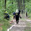 Gemeinsame Gro&szlig;&uuml;bung der Landkreise Oberhavel und Barnim: Feuerwehrleute &uuml;ben im Wald.